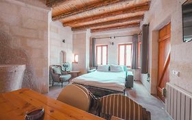Canyon Cave Hotel